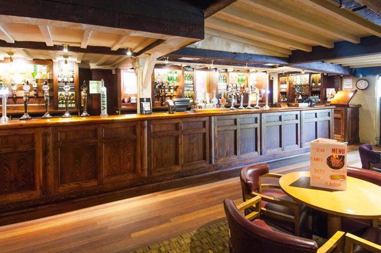 Premier Inn Milton Keynes Central Екстериор снимка
